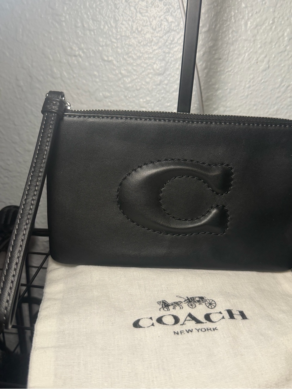 Coach Signature C Large Wristlet Pouch Black Calf Leather - Picture 3 of 8